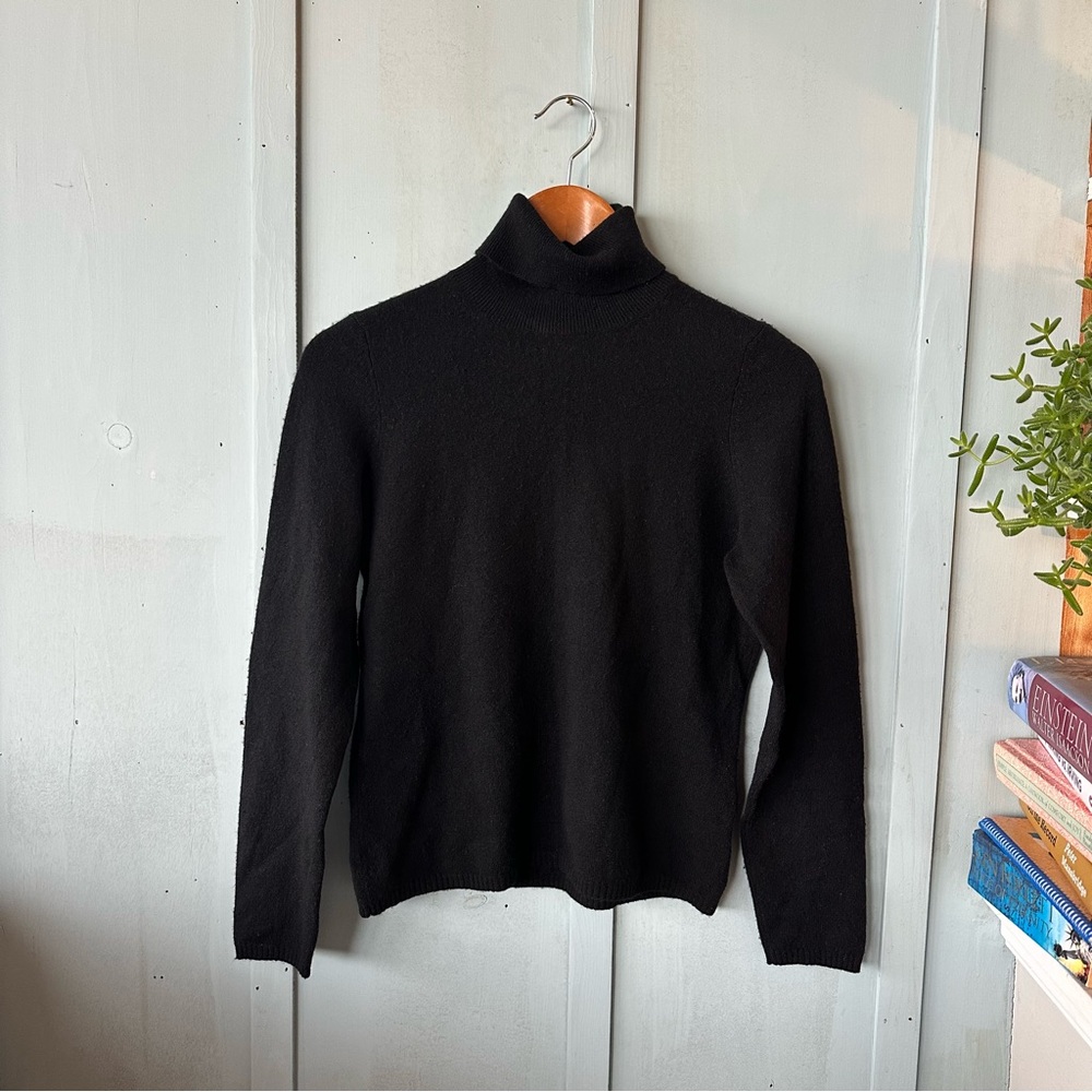 Sutton Studio 100% Cashmere Elegant Black Turtleneck Sweater